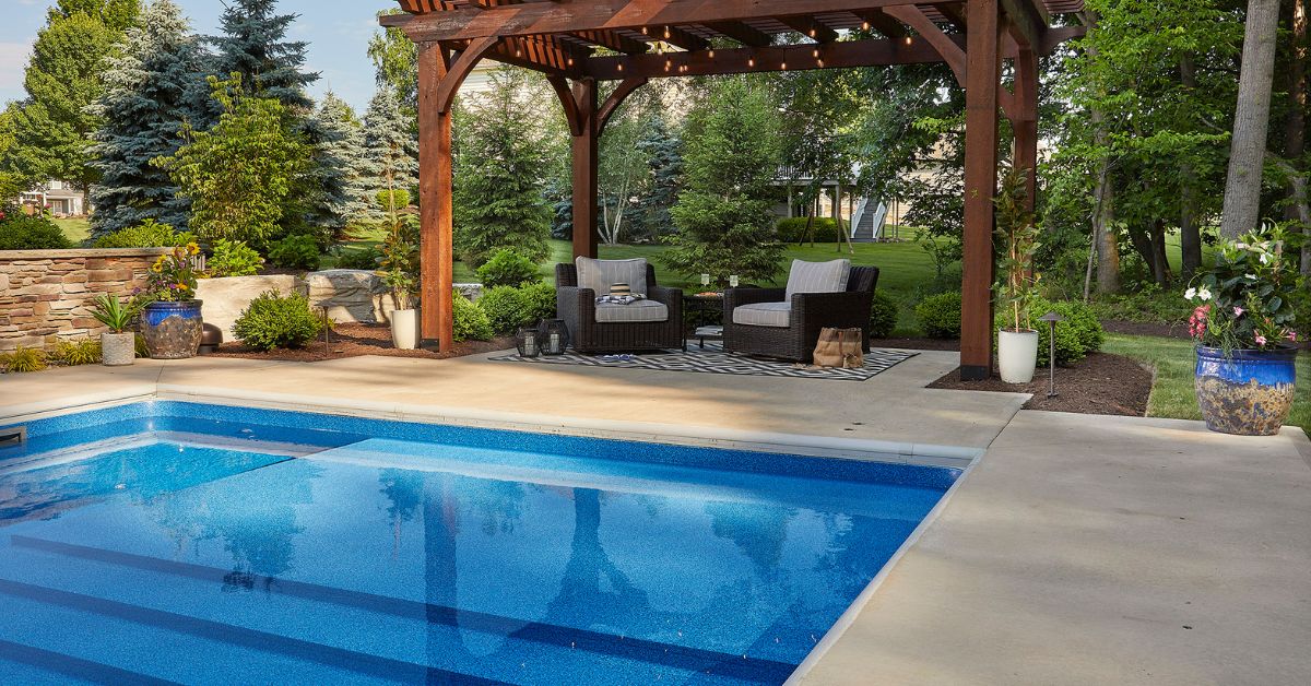 10 Tips for Choosing the Right Residential Pool Builder